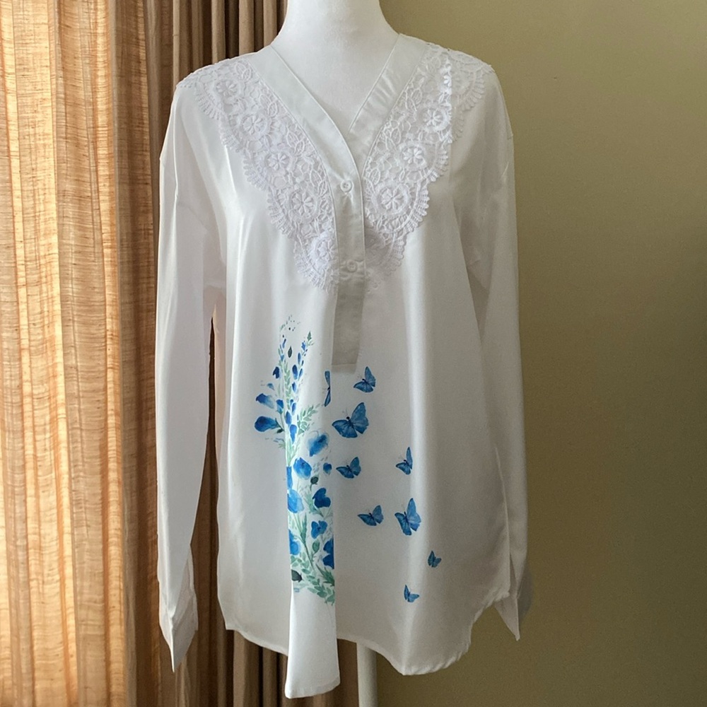 NWT Blouse with lace and butterflies